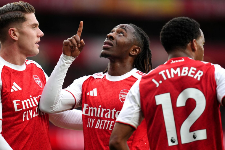 Arsenal continue sa marche en avant, Manchester City chute face à Aston Villa