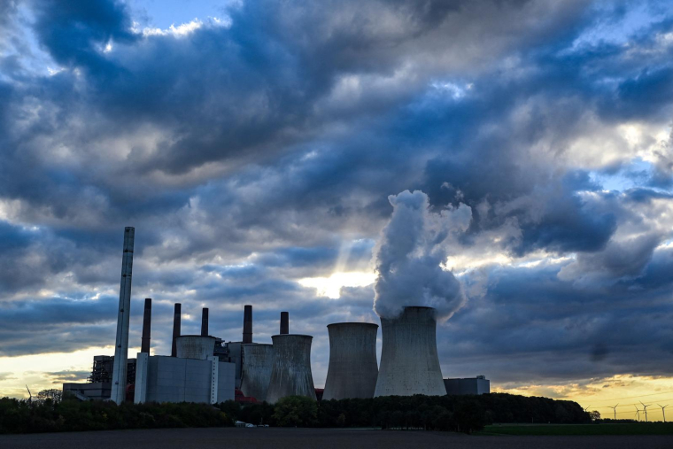 Une centrale au lignite de l'énergéticien RWE à Neurath, en Allemagne ( AFP / INA FASSBENDER )