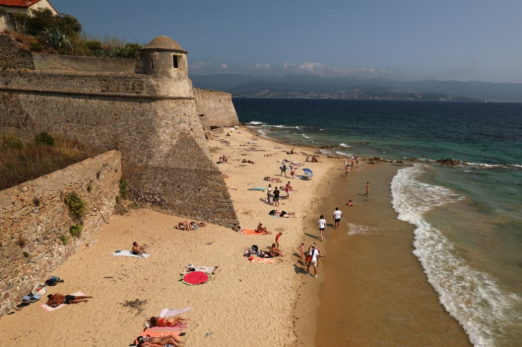 Ajaccio est une ville particulièrement ensoleillée et qui manque de dermatologues ( AFP / Pascal POCHARD-CASABIANCA )