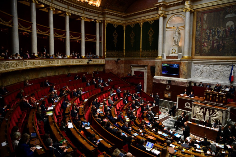 Grande distribution, santé, violences conjugales, bien-être animal : la semaine sera chargée à l'Assemblée nationale. ( AFP / CHRISTOPHE ARCHAMBAULT )