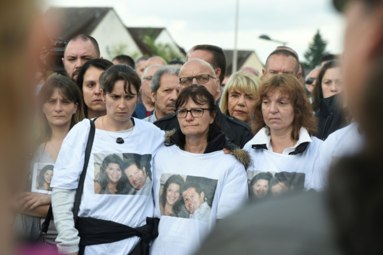Rassemblement en hommage aux victimes Jean-Baptiste Salvaing et Jessica Schneider, le 16 juin 2016 à Magnanville (Yvelines) ( AFP / DOMINIQUE FAGET )
