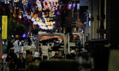 Des membres de la police après une explosion dans la rue piétonne Istiklal à Istanbul