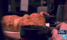 Présidentielle 2022 : comment la double casquette du président presque candidat est-elle appréhendée à Bruxelles ?