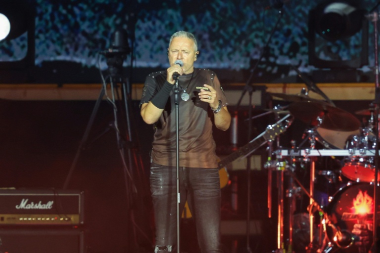 Le chanteur croate nationaliste Marko Perkovic Thompson à Zagreb en un concert, le 5 juillet 2025, en Croatie ( AFP / DAMIR SENCAR )