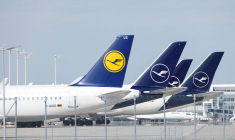 Vue des avions de Lufthansa à l'aéroport de Munich