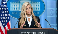 La nouvelle porte-parole de la Maison Blanche, Katie Zacharia, lors de son premier point presse dans la salle James Brady de la Maison Blanche, le 13 octobre 2026 à Washington ( AFP / Jim WATSON )