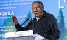 François Bayrou à l'université de rentrée du MoDem, le 26 septembre 2025 à L'Isle-sur-la-Sorgue (Vaucluse) ( AFP / MIGUEL MEDINA )