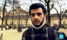 De Damas à Paris : un jeune réfugié syrien poursuit son travail de photojournaliste en France