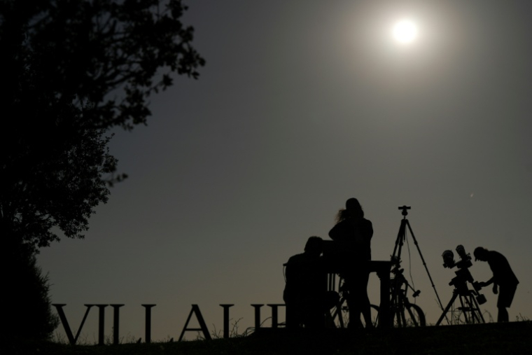 Préparatifs avant l'éclipse totale de Soleil du 12 août en Espagne, visible dans toute l'Europe ( AFP / Cesar MANSO )