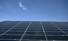 Panneaux solaires le 5 avril 2024 à Manosque, dans les Alpes de Haute-Provence. ( AFP / CHRISTOPHE SIMON )