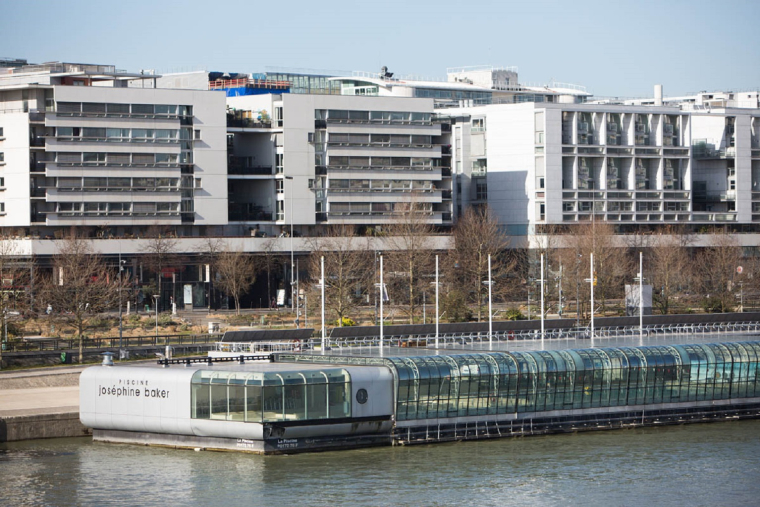 La piscine Joséphine Baker, le paquebot flottant (Crédit photo : @Jean-Baptiste Gurliat_Ville de Paris)