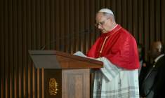 Le pape Léon XIV s'exprime devant les autorités et la société civile angolaise, le 18 avril 2026 à Luanda, lors de la troisième étape de sa tournée marathon de 11 jours en Afrique ( AFP / Alberto PIZZOLI )