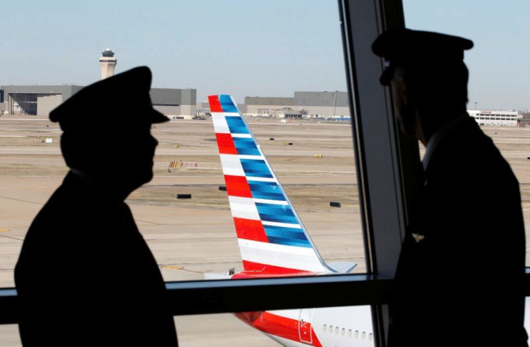AMERICAN AIRLINES VA LICENCIER EN MASSE, FAUTE D'ESPOIR SUR UNE NOUVELLE AIDE