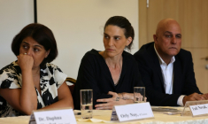 Photo d'archive d'une conférence de l'ONG israélienne B'Tselem, le 28 juillet 2025 à Jérusalem, avec à droite le directeur des opérations de l'ONG, Kareem Jubran ( AFP / Ahmad GHARABLI )