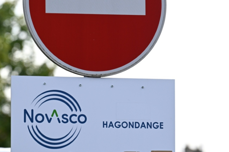 Le logo de NovAsco, le 4 septembre 2025 à Hagondange (nord-est de la France) ( AFP / Jean-Christophe VERHAEGEN )