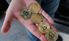 PÉKIN SERRE LA VIS SUR LES CRYPTOMONNAIES, LE BITCOIN PLONGE