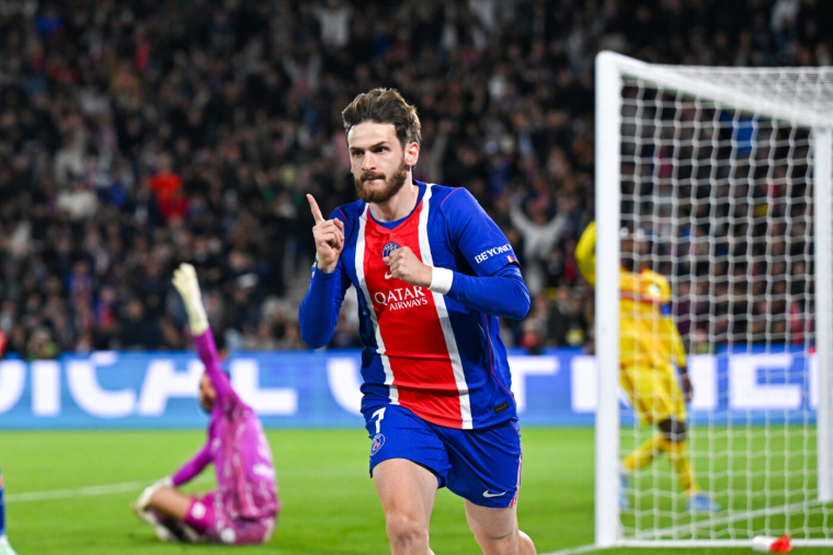 Concours : un maillot du PSG floqué Kvaratskhelia à gagner