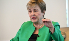 Kristalina Georgieva, directrice générale du Fonds monétaire international (FMI), s'exprime lors d'un entretien avec l'AFP à l'issue de la cérémonie d'ouverture des Assemblées annuelles du FMI à Singapour, le 7 octobre 2026.  ( AFP / Roslan RAHMAN )