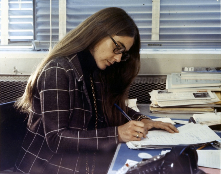 Photo non datée de Margaret Hamilton, membre du laboratoire Draper, qui travailla sur l'ordinateur Apollo ( Smithsonian National Air and Space Museum / HO )