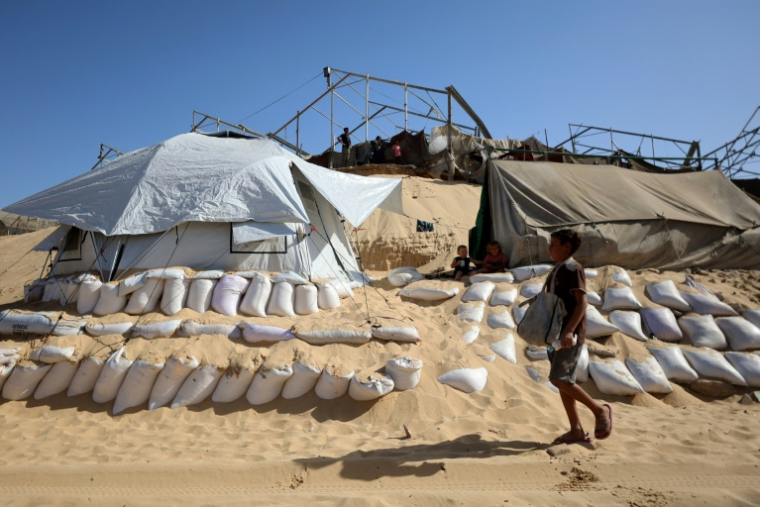 Camp de déplacés palestiniens à Khan Younès,d ans le centre de la bande de Gaza, le 2 octobre 2025 ( AFP / Omar AL-QATTAA )