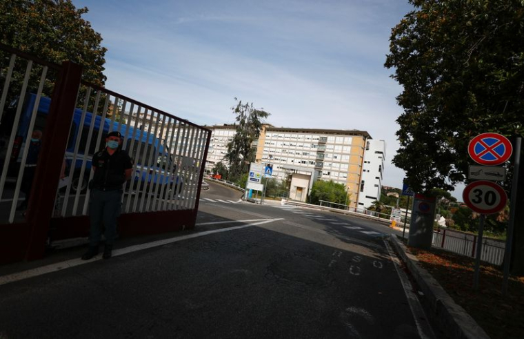 LE PAPE FRANÇOIS À L'HÔPITAL POUR UNE OPÉRATION CHIRURGICALE PROGRAMMÉE