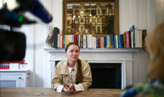 Iryna Terekh, directrice générale de Fire Point, entreprise de drones et de missiles ukrainiens donne une interview à l'AFP dans un bureau à Londres, le 22 juillet 2026 ( AFP / HENRY NICHOLLS )