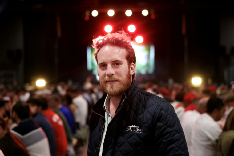 Géraud de la Tour, cofondateur du Canon français, lors d'un banquet à Montélimar dans la Drôme, le 8 mai 2026  ( AFP / Alex MARTIN )