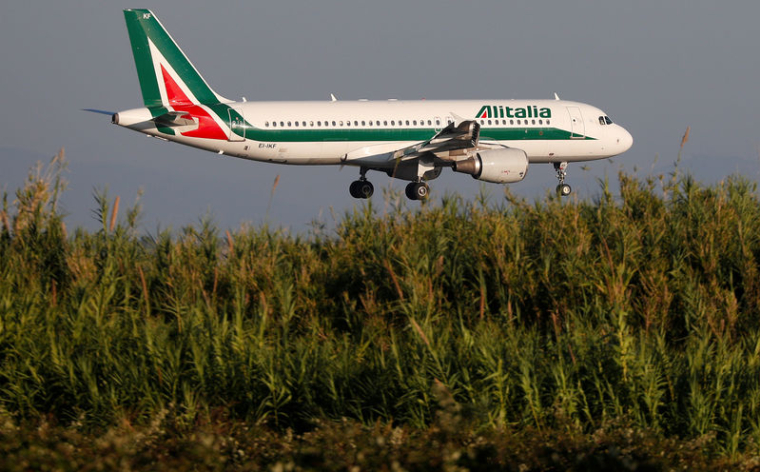 LES CANDIDATS À LA REPRISE D'ALITALIA NE SE BOUSCULENT PAS