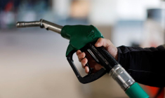 LA FRANCE VA OFFRIR UNE REMISE SUR LE CARBURANT FACE À LA HAUSSE DES PRIX, ANNONCE CASTEX