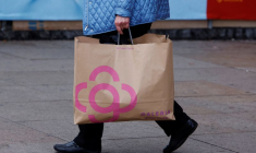 Une personne fait ses courses à Berlin