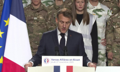 Macron affirme que "notre jeunesse a soif d'engagement"