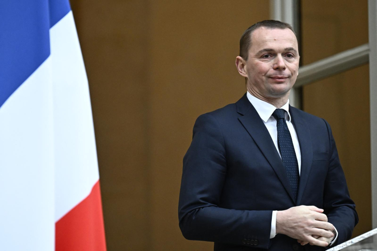 Olivier Dussopt à Paris le 12 janvier 2024. ( AFP / JULIEN DE ROSA )