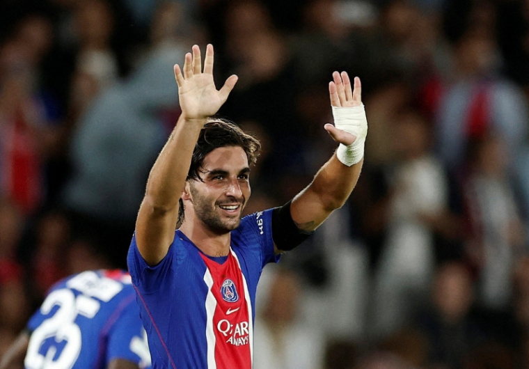 Ferran Torres du PSG célèbre un but contre le Slovan Bratislava lors d'un match de ligue des champions au Parc des Princes