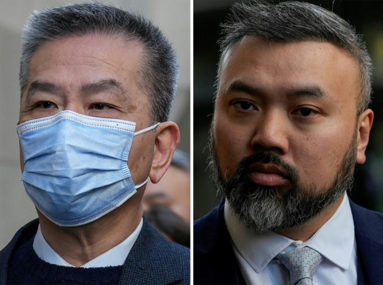 Montage photos du 7 mai 2026 montrant Bill Yuen Chung Biu (g) et Peter Wai Chi Leung (d), tous deux accusés d'avoir collaboré avec les services de renseignement de Hong Kong, avant leur procès à l'Old Bailey, à Londres, le 2 mars 2026 ( AFP / CARLOS JASSO )