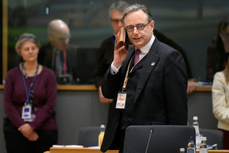 Le Premier ministre belge Bart De Wever arrive à une réunion du Conseil européen à Bruxelles, le 18 décembre 2025 ( AFP / JOHN THYS )