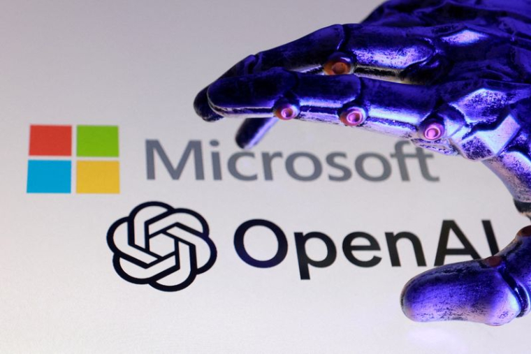 L'illustration montre les logos d'Open AI et de Microsoft