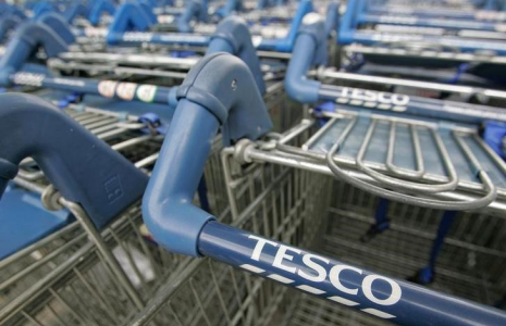 DES INVESTISSEURS RECLAMENT 100 MILLIONS DE LIVRES À TESCO