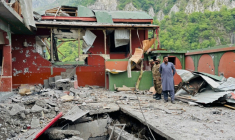 Une mosquée détruite par une frappe indienne le 7 mai 2025 à Muzaffarabad, capitale du Cachemire pakistanais ( AFP / Sajjad QAYYUM )