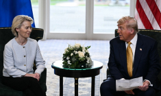 Donald Trump et Ursula von der Leyen à Turnberry, en Ecosse, le 27 juillet 2025. ( AFP / BRENDAN SMIALOWSKI )