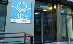 L'action DBV Technologies gagne 45% depuis le début de l'année mais perd 58% sur six mois. (© DR)