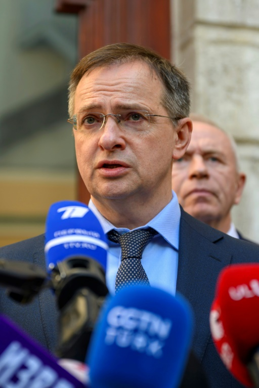 Vladimir Medinski, chef de la délégation russe envoyé par le Kremlin à Istanbul, le 15 mai 2025 ( AFP / Yasin AKGUL )