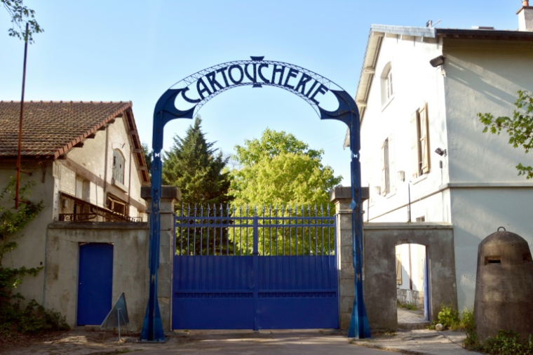 L'entrée de la Cartoucherie de Vincennes, qui abrite le Théâtre du Soleil, le 15 avril 2024 ( AFP / Bertrand GUAY )
