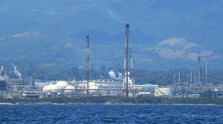 Raffinerie de Petron Bataan Refinery (PBR) aux Philippines qui a déclaré l'état d'urgence énergétique à Limay  dans la province de Bataan (nord-est) le 26 mars 2026  ( AFP / Ted ALJIBE )