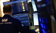 Un opérateur à la Bourse de New York le 30 avril 2026 ( AFP / TIMOTHY A. CLARY )
