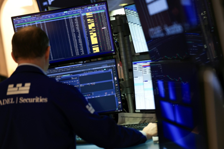 Un opérateur à la Bourse de New York le 30 avril 2026 ( AFP / TIMOTHY A. CLARY )