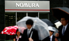 NOMURA VISE 1 MILLIARD DE DOLLARS D'ÉCONOMIES, SUPPRIME DES POSTES À LONDRES