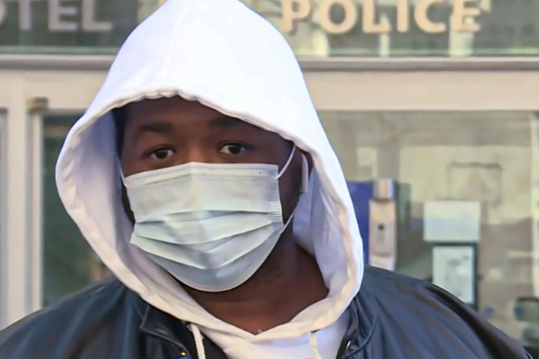 Michel Zecler sur une capture vidéo à sa sortie de l'IGPN, à Paris le 26 novembre 2020 ( AFP / Aurore MESENGE )