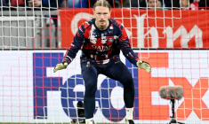 Matvey Safonov du Paris St Germain avant le match Bayern Munich - Paris St Germain