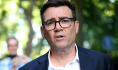 Andy Burnham, député travailliste et candidat à la direction du Parti travailliste, quitte les studios Millbank à Westminster, dans le centre de Londres, le 2 juillet 2026 ( AFP / Toby Shepheard )