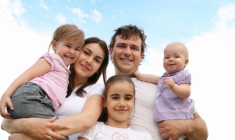 La baisse d'impôts que peut induire la déclaration d'un enfant est plafonnée à 1.567 euros par demi part fiscale au titre des revenus 2019. (© Fotolia)